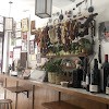 Tienda de vinos Petra en Granada, Granada tipos distintos de vinos en España Petra